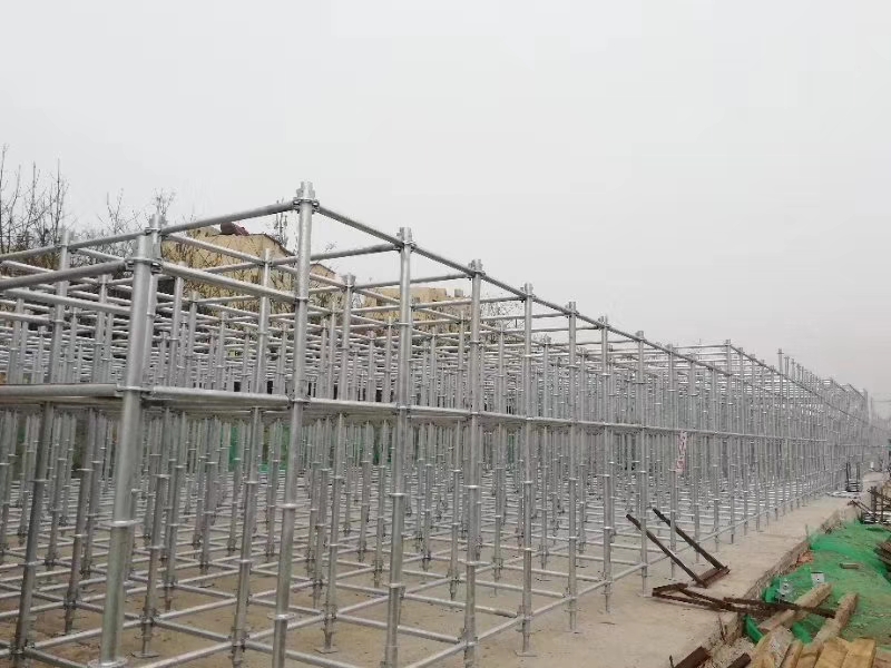 搭建腳手架橫向掃地桿與縱向掃地桿時(shí)，怎么設(shè)置好？ (圖1)
